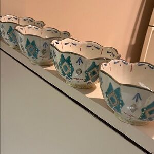 Set of 4 Bowls with Blue and Red Patterns